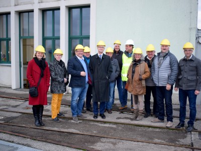 In der Halle der Weißen Kohle – UWG-Stadträte informieren sich im Wasserkraftwerk Dingolfing